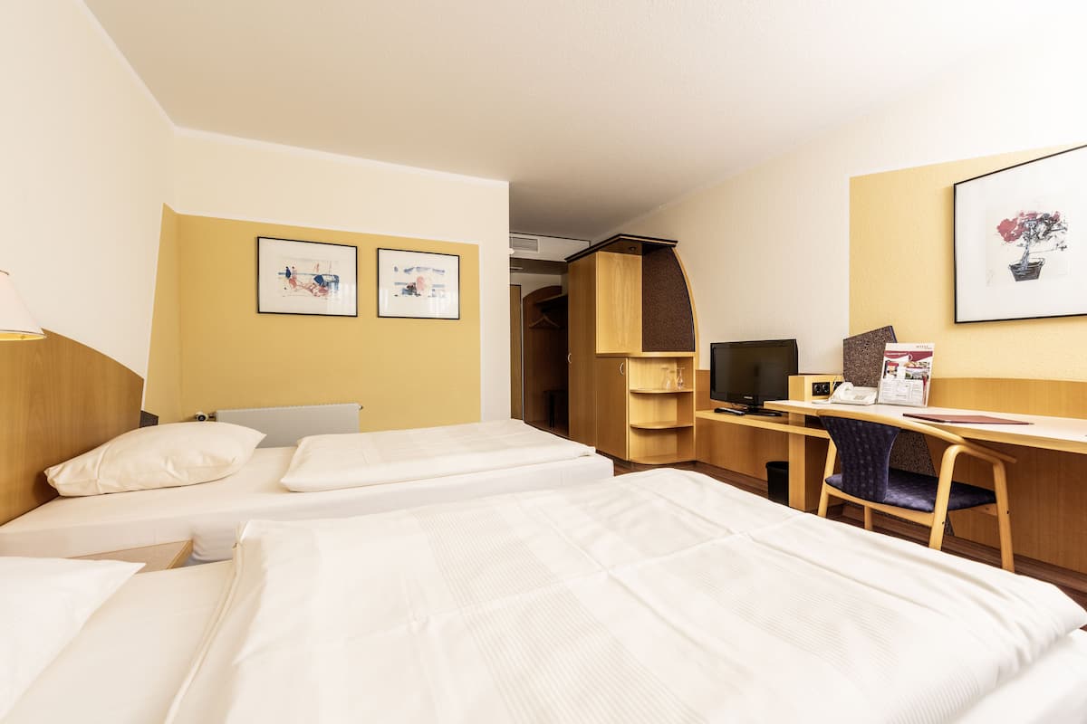 Quarto duplo | Roupas de cama antialérgicas, frigobar, cofres nos quartos, escrivaninha