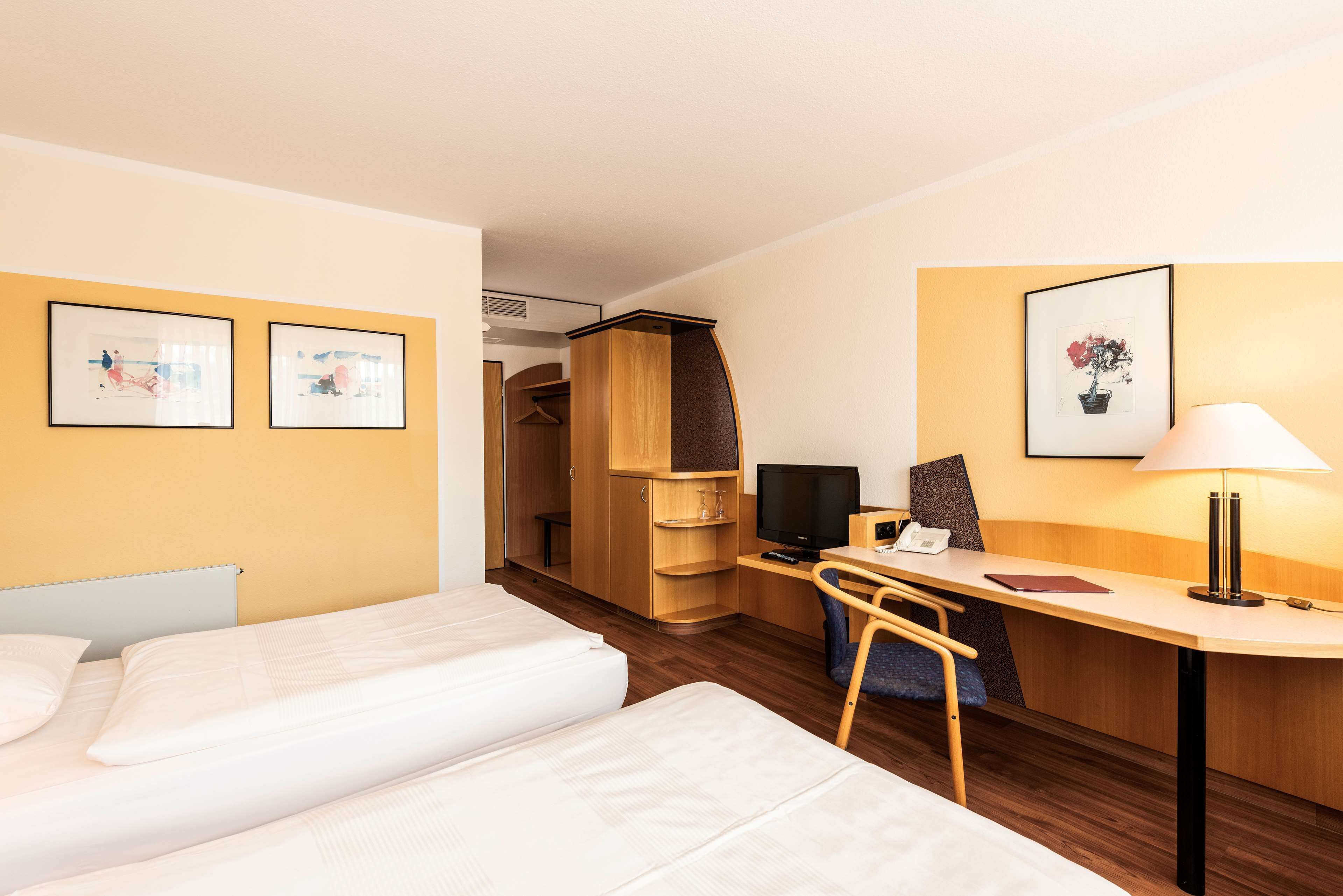 1 bedroom, hypo-allergenic bedding, minibar, in-room safe