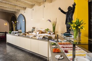 Daily buffet breakfast (EUR 18.5 per person)