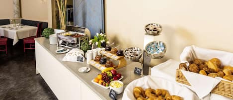 Frokostbuffé hver dag (EUR 18.5 per person)