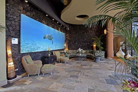Lobby sitting area. Mana Kai Maui- Official Onsite Rental