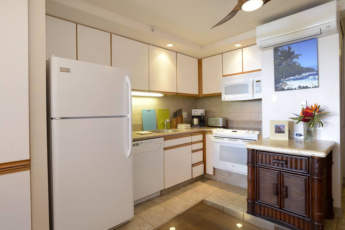 fridge, microwave, coffee/tea maker, freezer