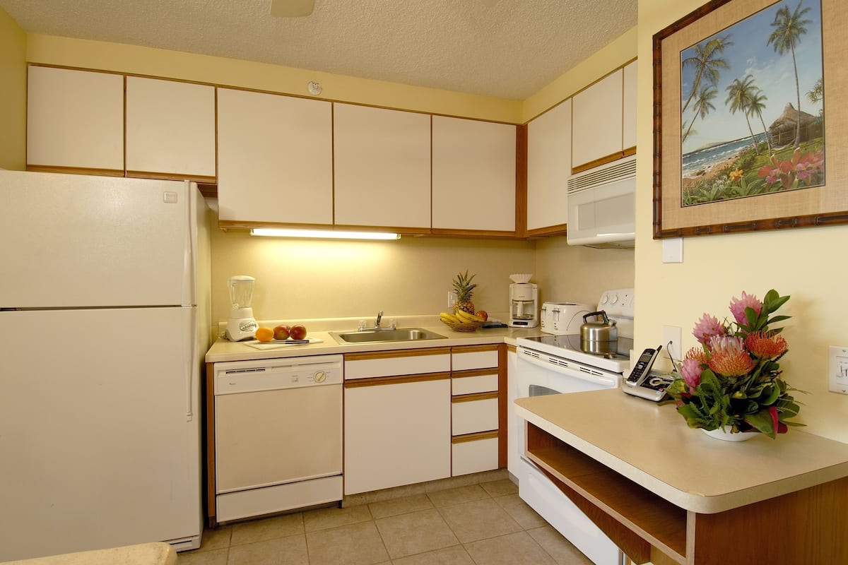 Cafetera/tetera, refrigerador, microondas, freezer