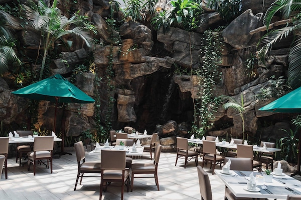 Breakfast, lunch, dinner served; international cuisine, garden views