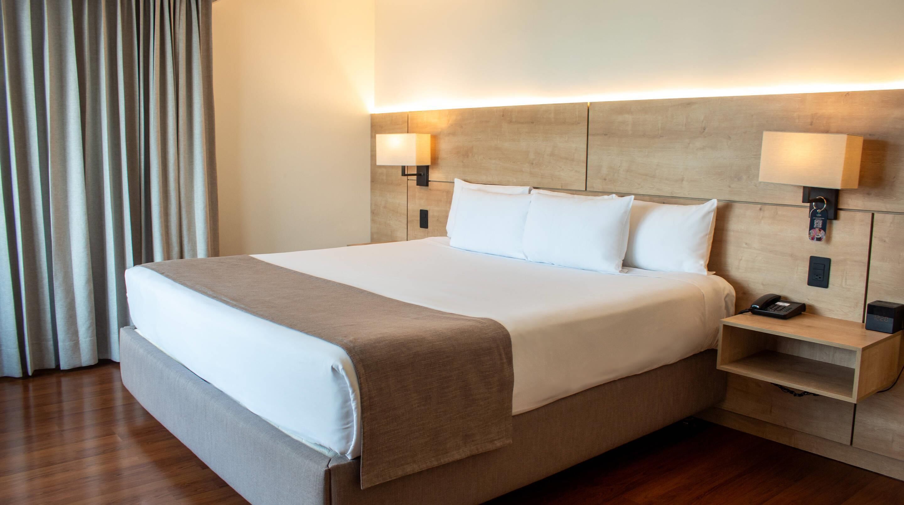 Suite Prestige, 1 très grand lit et 1 canapé-lit | 1 chambre, lit avec matelas à plateau-coussin, coffre-fort, bureau