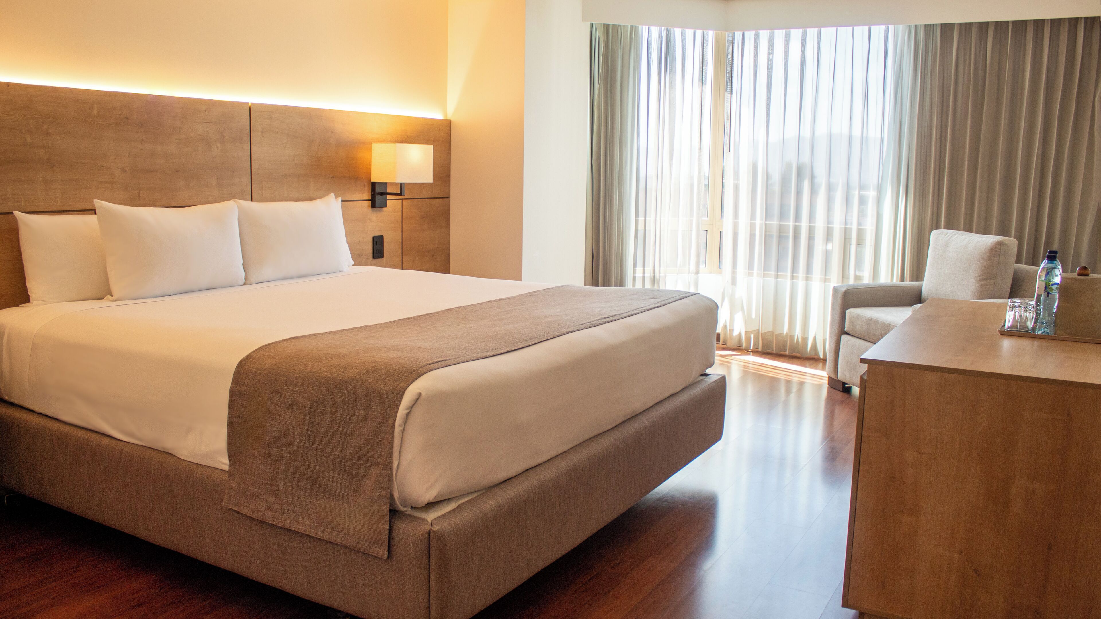 1 Schlafzimmer, Pillowtop-Betten, Zimmersafe, Schreibtisch