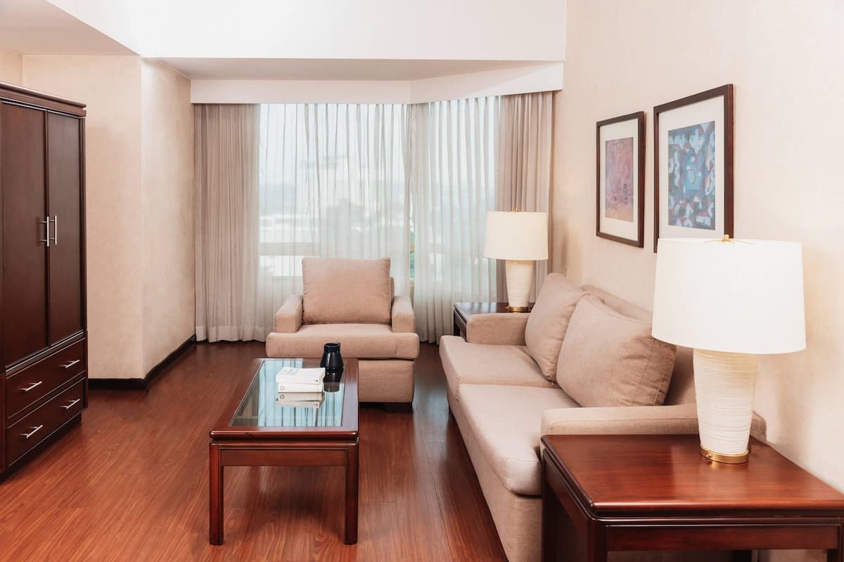 1 bedroom, pillow-top beds, in-room safe, desk