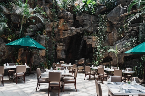 Breakfast, lunch, dinner served; international cuisine, garden views