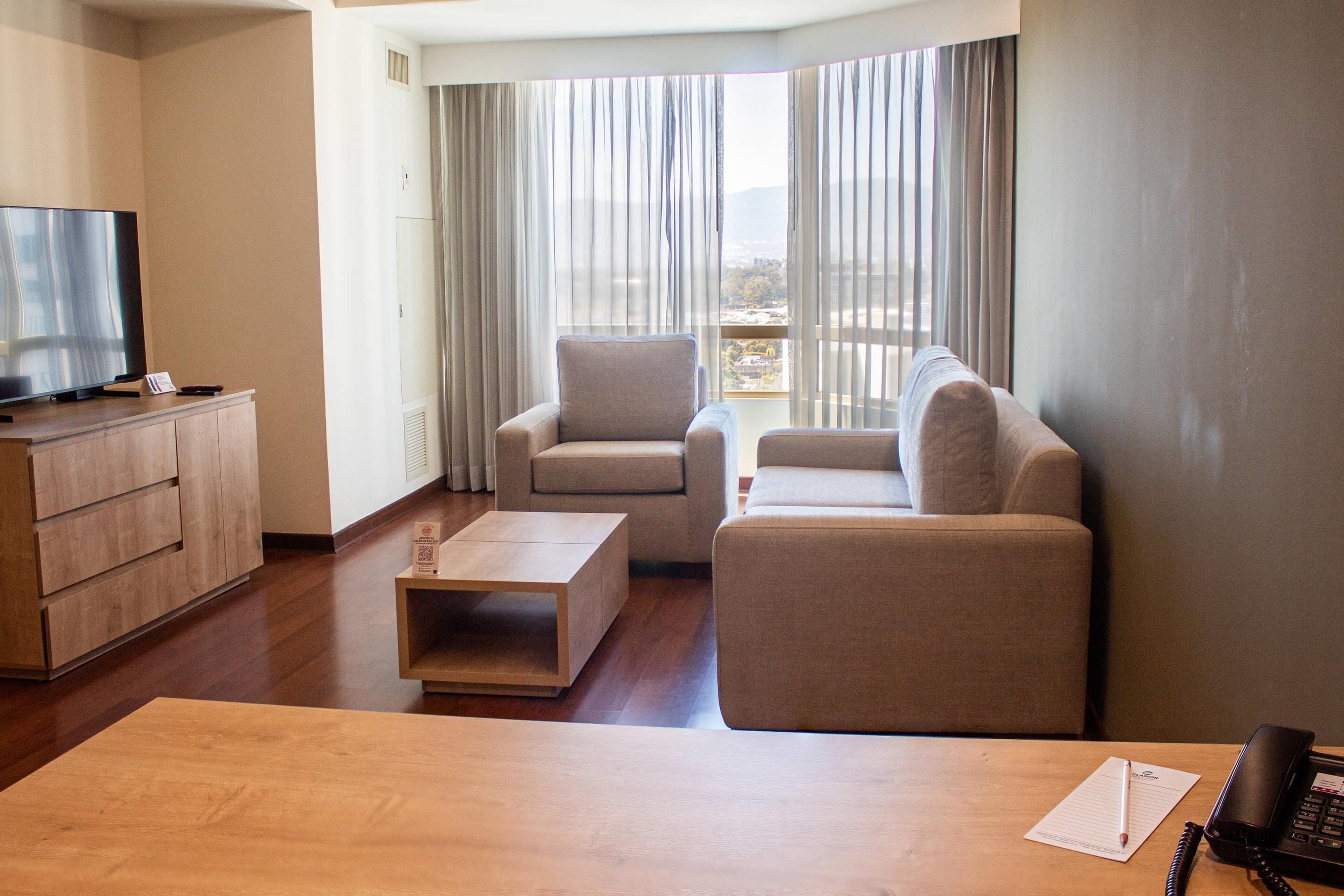 Suite, 1 King Bed, Non Smoking (Upgrade) | 1 bedroom, pillowtop beds, in-room safe, desk
