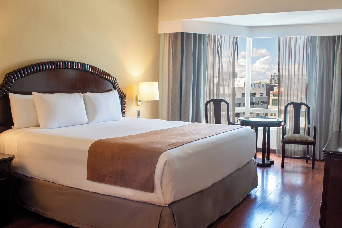 Suite presidencial, 1 cama de matrimonio grande | 1 dormitorio, colchones con acolchado adicional, caja fuerte
