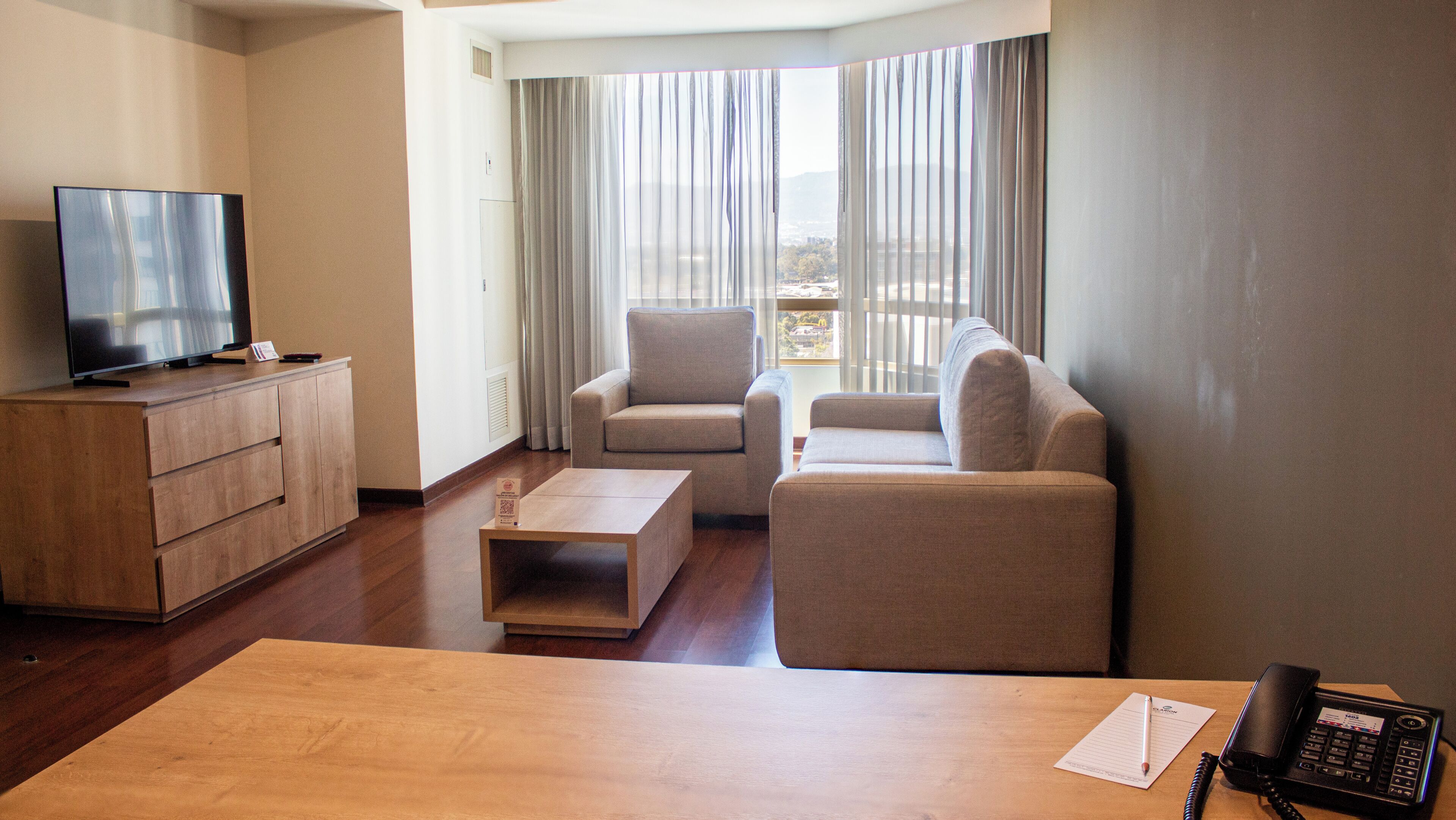 1 Schlafzimmer, Pillowtop-Betten, Zimmersafe, Schreibtisch