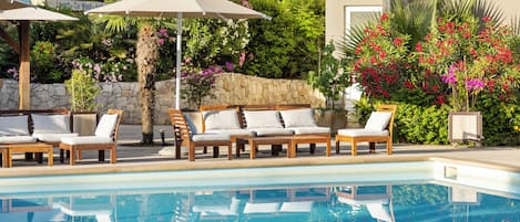 Seasonal outdoor pool, pool umbrellas, sun loungers