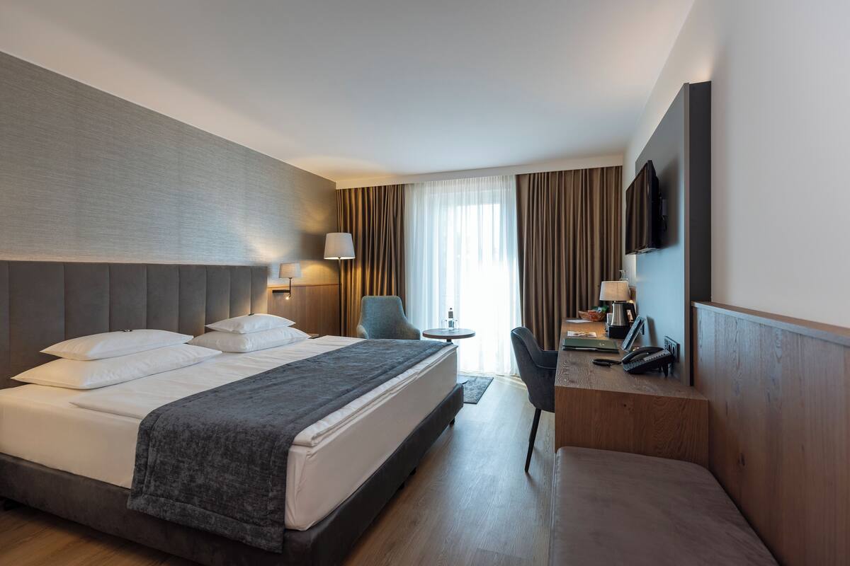 Premium bedding, pillowtop beds, minibar, in-room safe