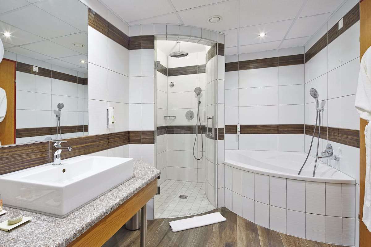 suite, garden view (single use) | bathroom | shower, free toiletries, hair dryer, slippers