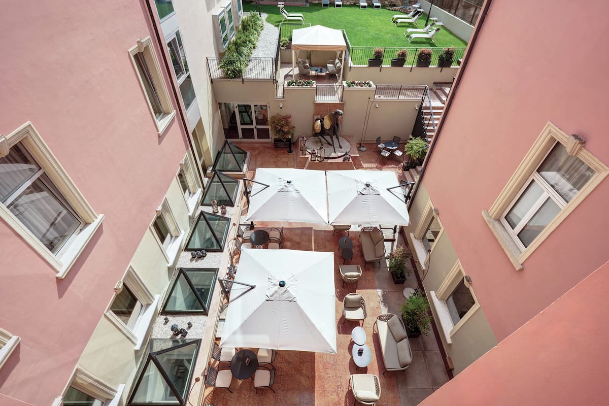 Standard Room, 1 King Bed, Courtyard View | View from property