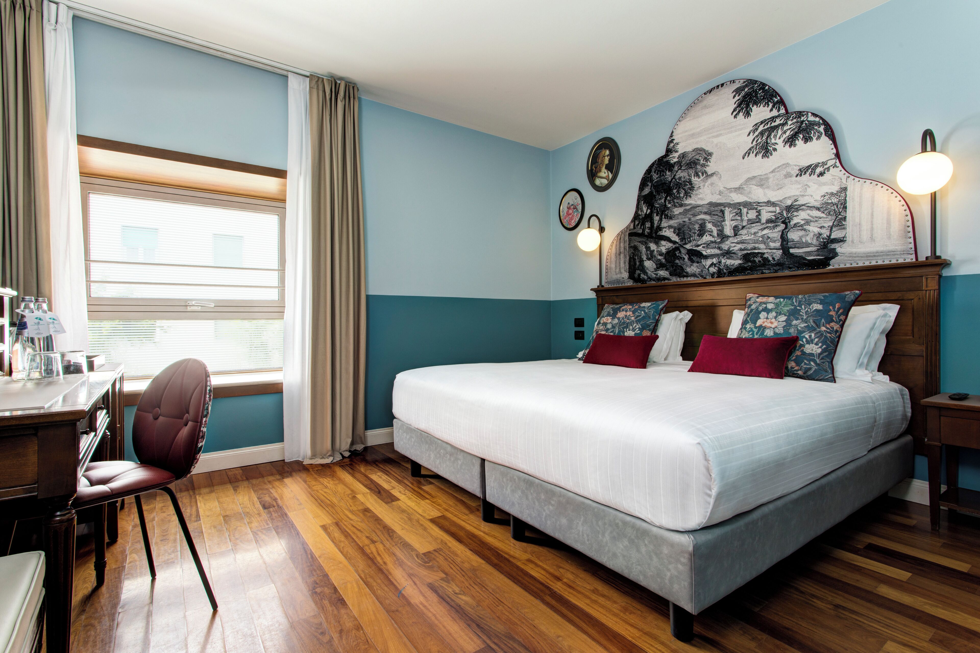 Premium Room, 1 King Bed | Premium bedding, down comforters, pillowtop beds, minibar