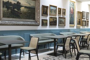 Daily continental breakfast (EUR 15 per person)