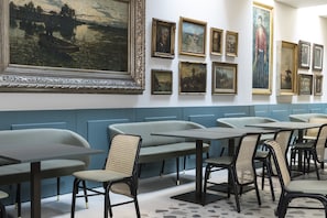 Daily continental breakfast (EUR 15 per person)