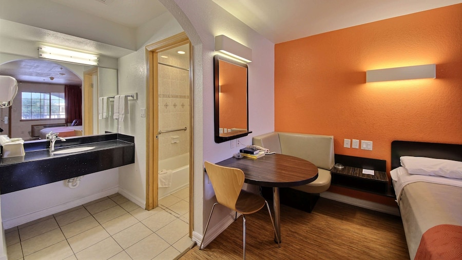 Motel 6 Edinburg, TX