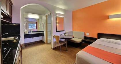 Motel 6 Edinburg, TX