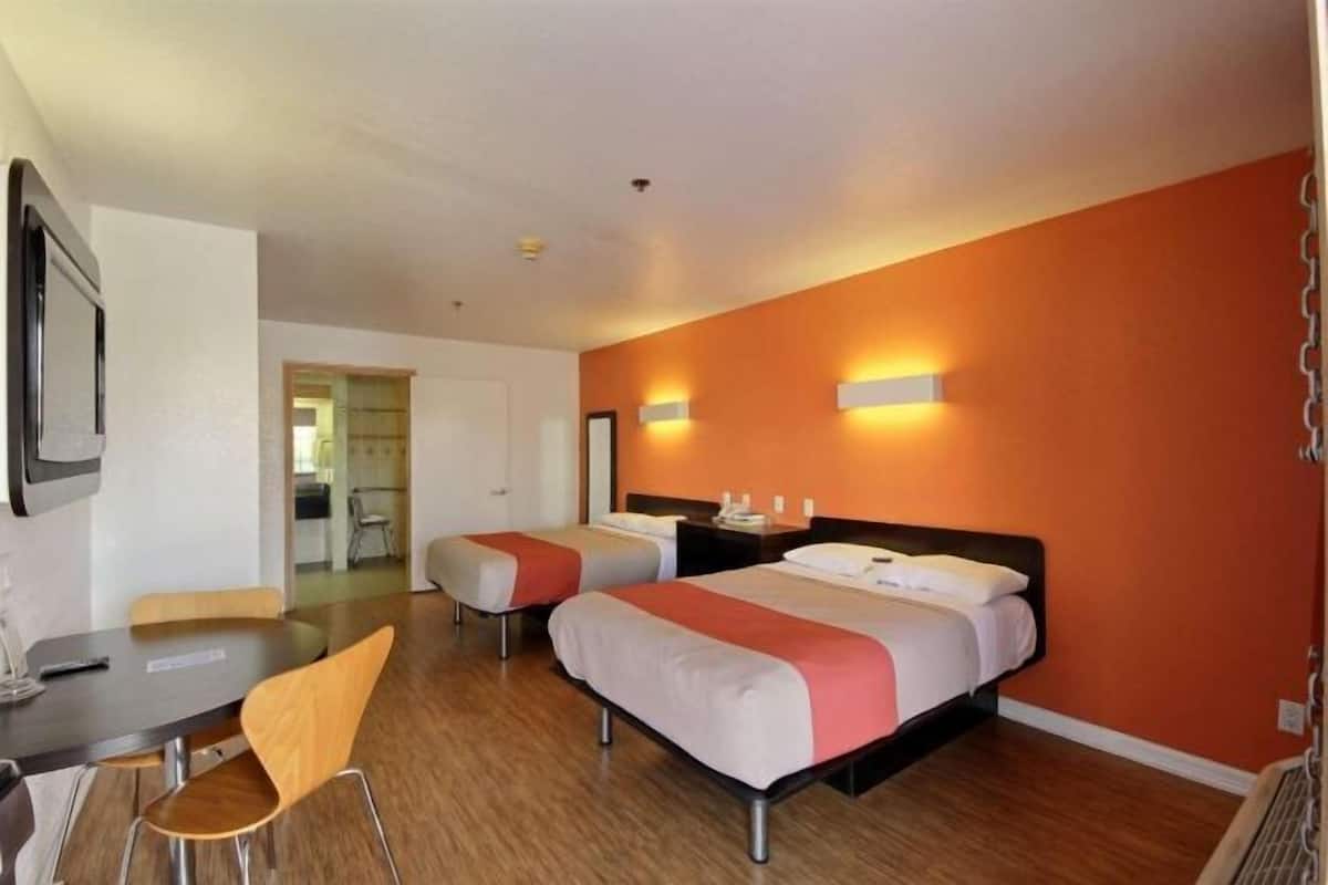 Wi-Fi de cortesia, roupa de cama