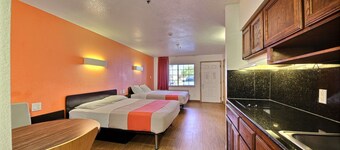 Motel 6 Edinburg, TX