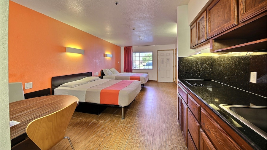 Motel 6 Edinburg, TX