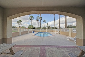 Outdoor pool - Motel 6 Edinburg, TX (Edinburg)