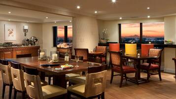 Se sirven desayunos, almuerzos y cenas