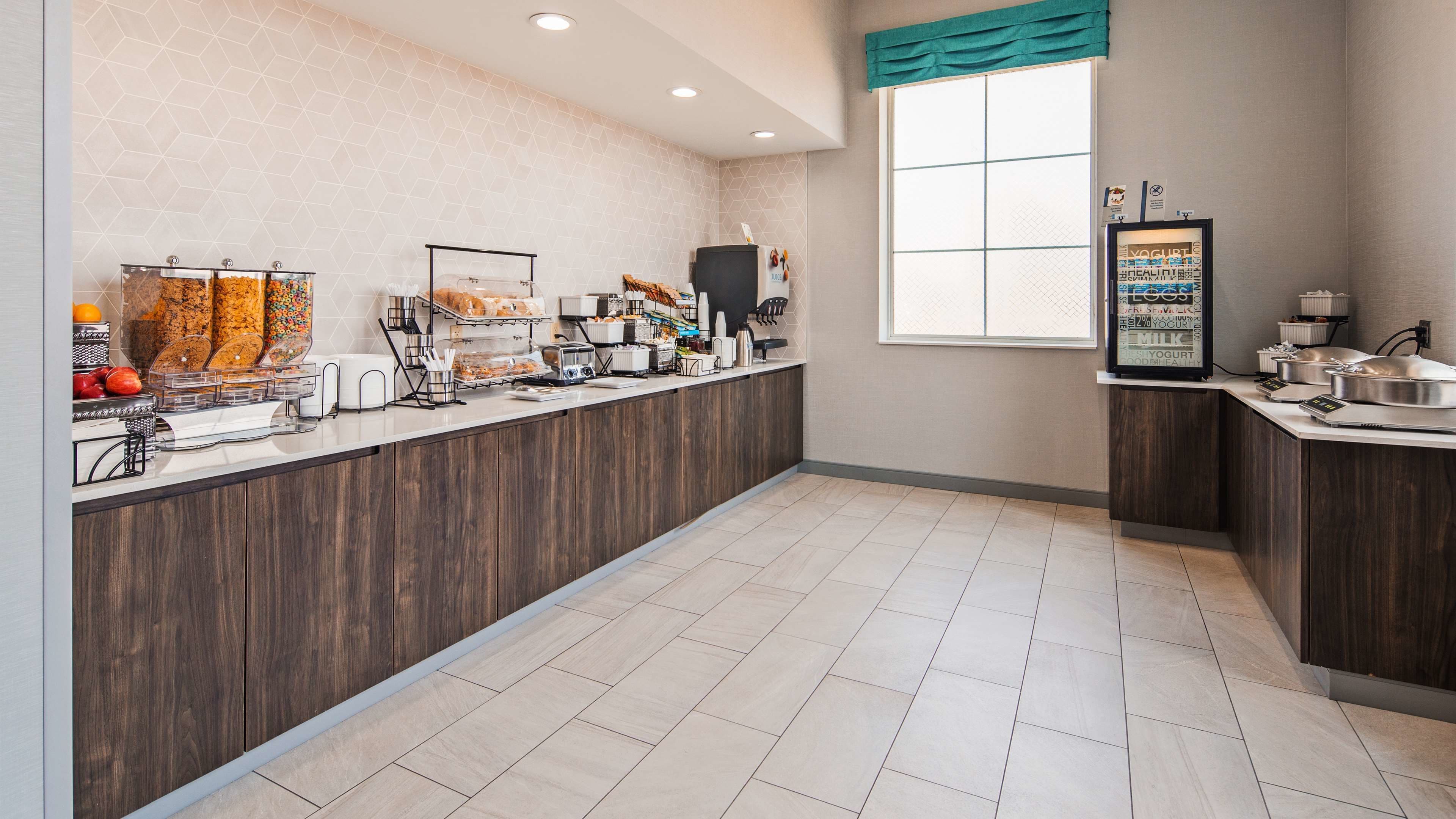 free daily continental breakfast