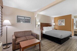 Standard Room, 1 King Bed, Non Smoking | Iron/ironing board, free WiFi, bed sheets