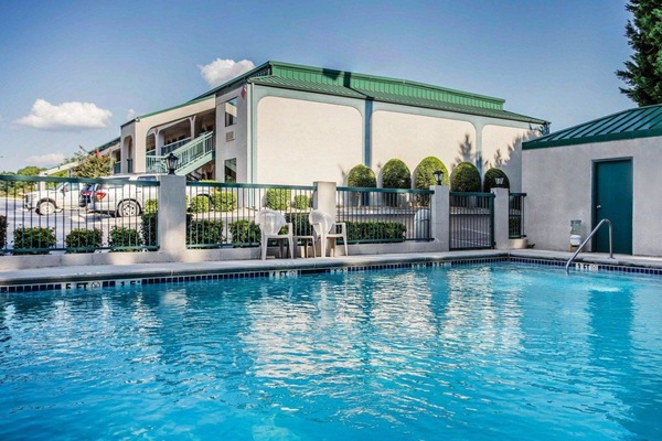 Seasonal outdoor pool