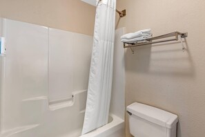 Habitación estándar, 1 cama King size, para no fumadores | Tabla de planchar con plancha, wifi gratis y ropa de cama 