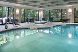 Una piscina cubierta