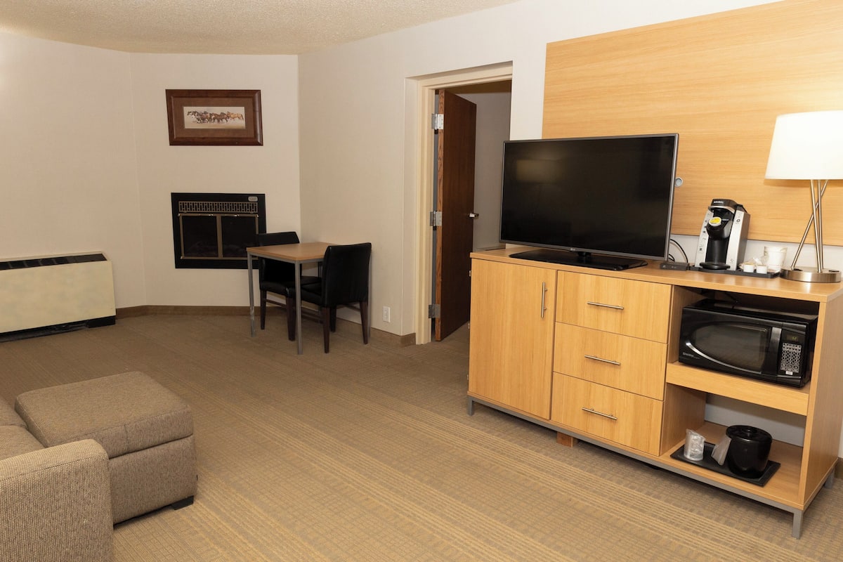 1 bedroom, in-room safe, desk, iron/ironing board