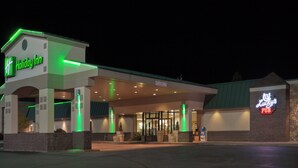 A Holiday Inn and a Lucky's Pub at night. - Holiday Inn Spearfish - Convention Center by IHG (Spearfish)