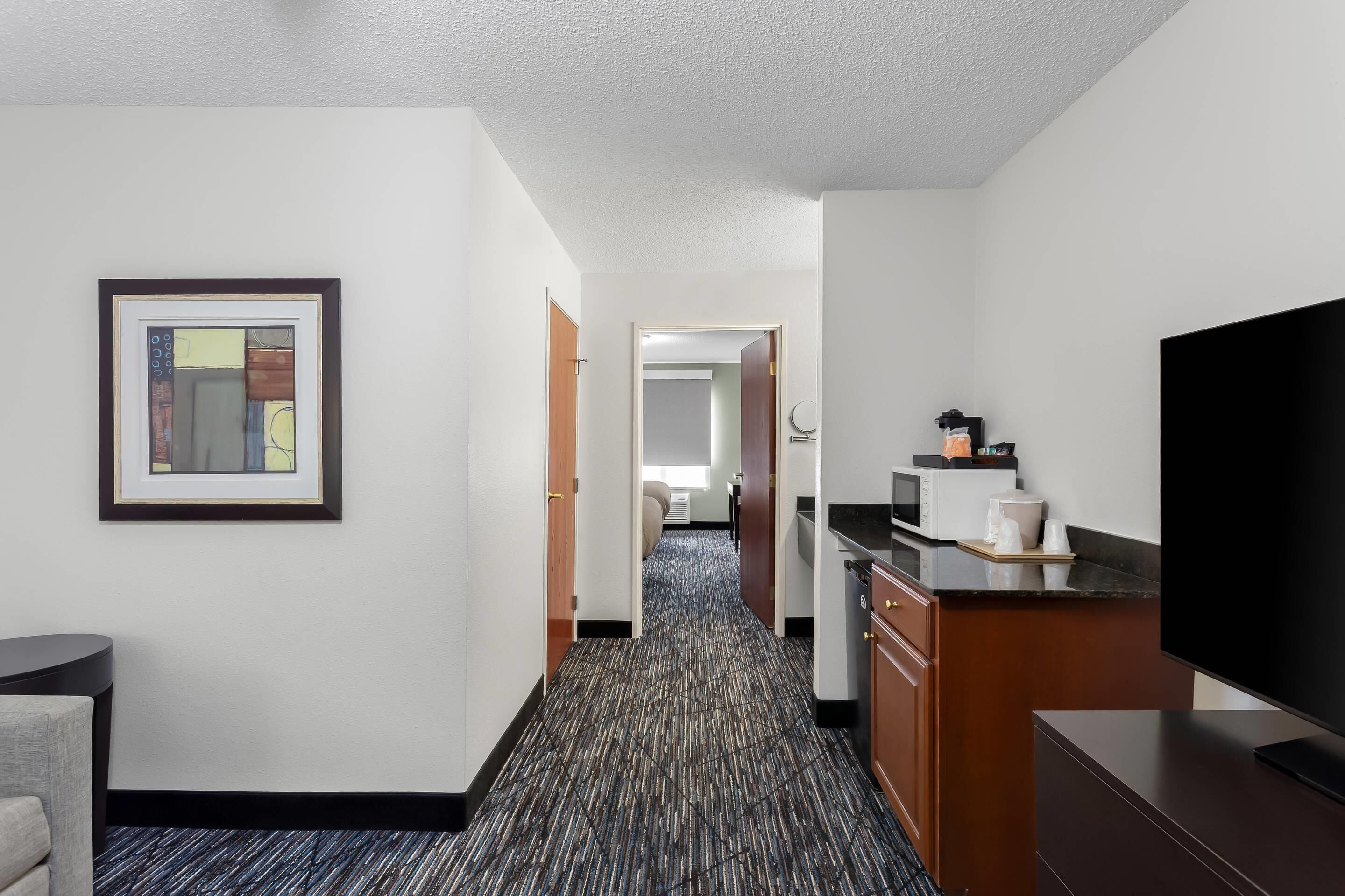 Suite, Multiple Beds, Non Smoking | Desk, iron/ironing board, free cribs/infant beds, rollaway beds