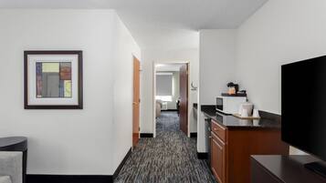 Suite, Multiple Beds, Non Smoking | Desk, iron/ironing board, free cribs/infant beds, rollaway beds