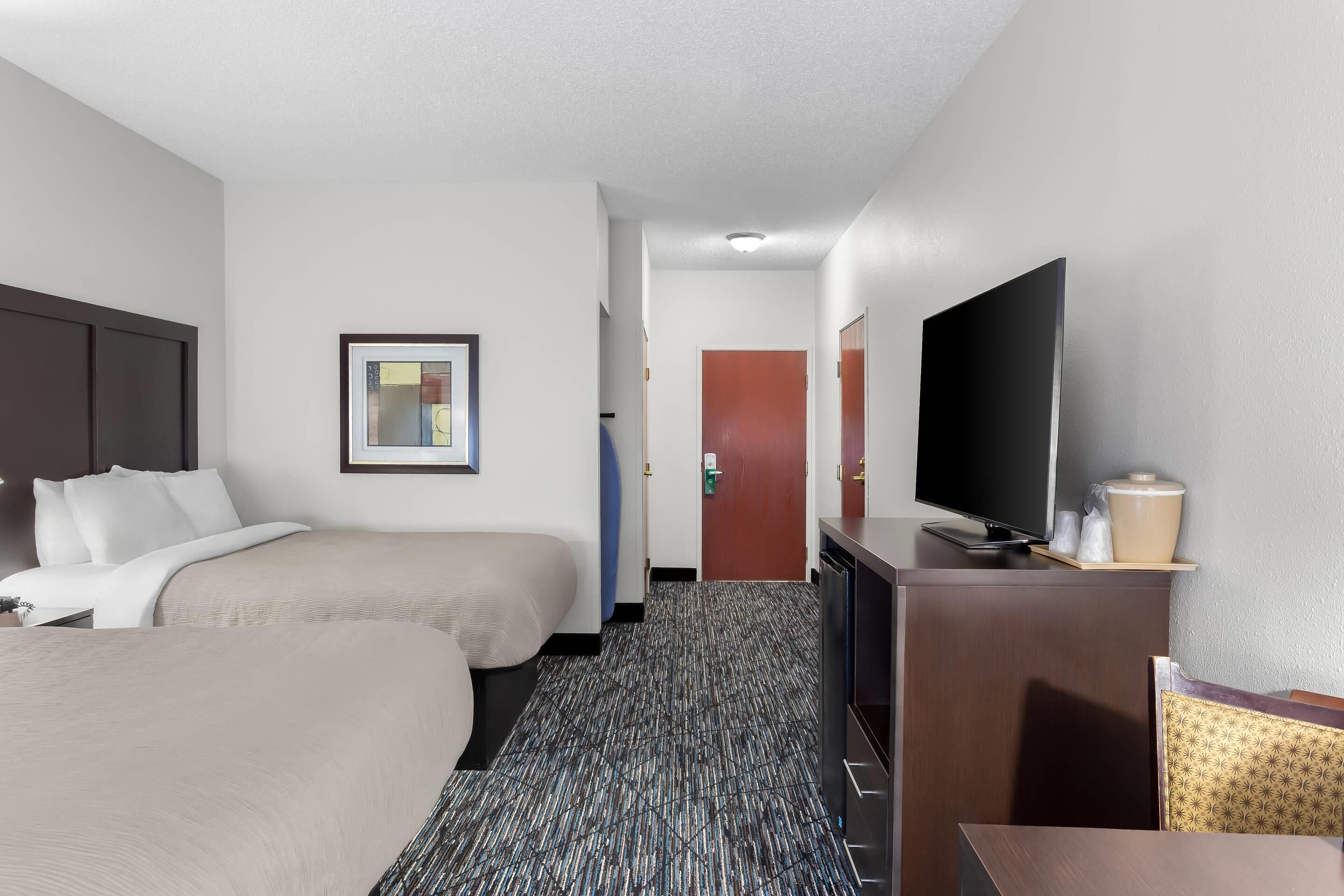 Suite, Multiple Beds, Non Smoking | Desk, iron/ironing board, free cribs/infant beds, rollaway beds