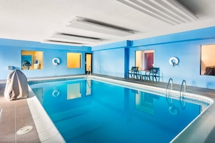 Una piscina cubierta