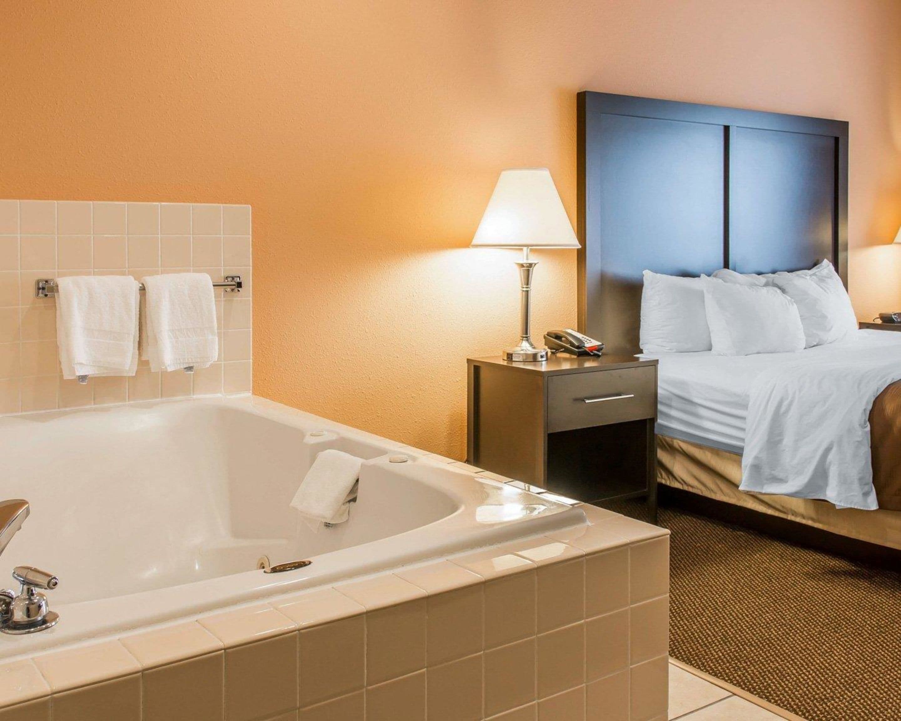 suite, non smoking, jetted tub (1 king bedroom) | 1 bedroom, desk, iron/ironing board, free cots/infant beds