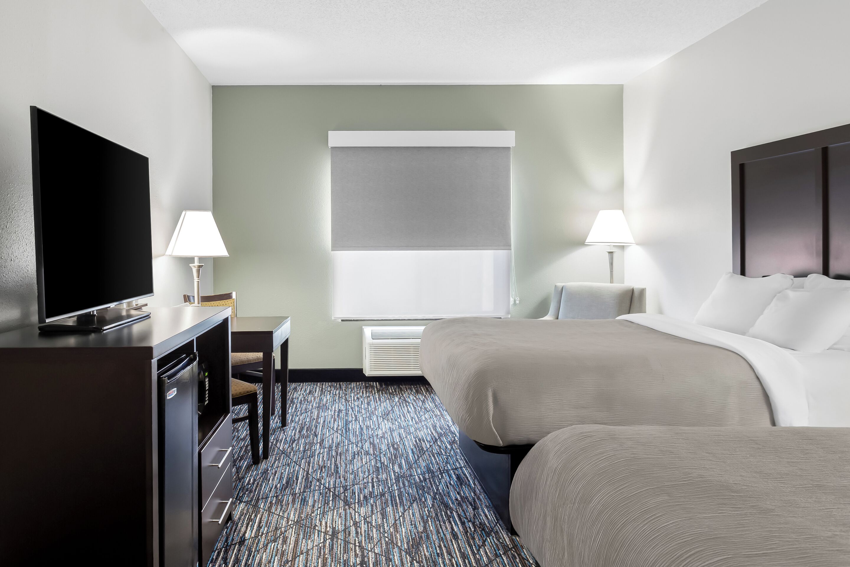 Escritorio, tabla de planchar con plancha y cunas gratuitas 