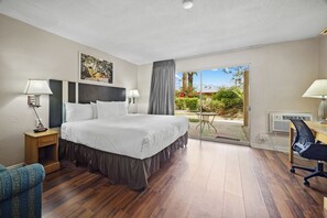 Habitación individual económica | Escritorio, cortinas opacas, tabla de planchar con plancha y wifi gratis