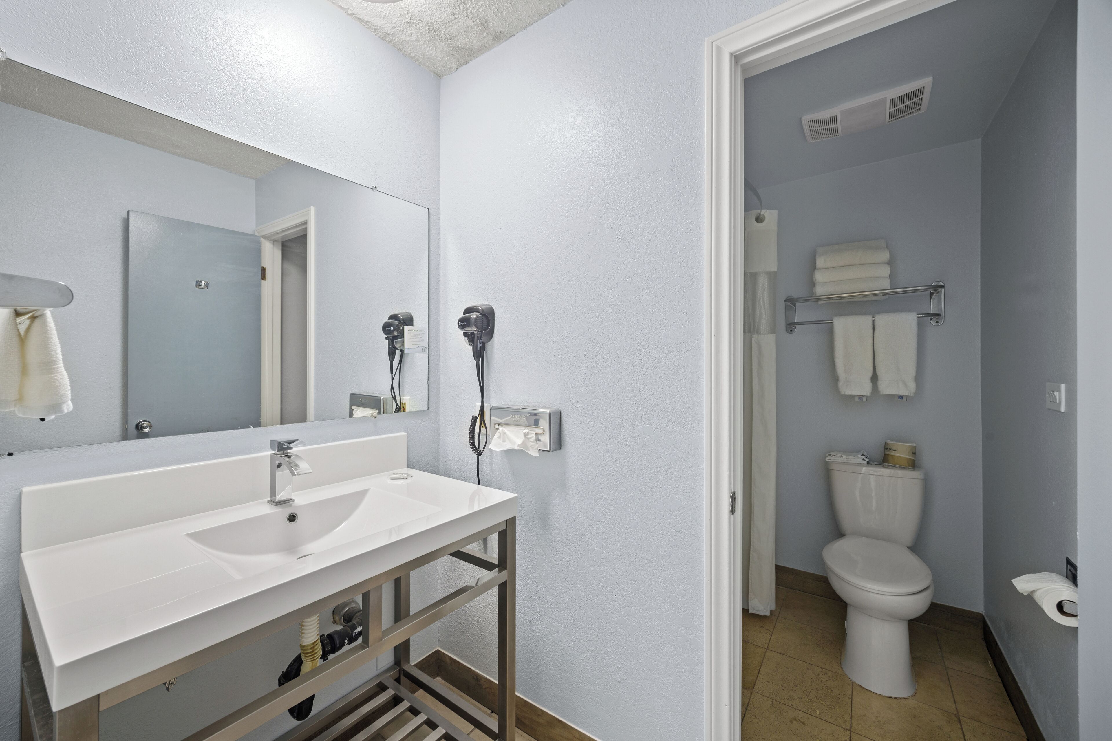 Basic Single Room | Bathroom