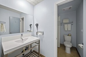 Bathroom - Sol Springs Inn (Cathedral City)