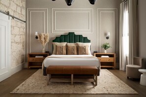 Premium bedding, in-room safe, desk, laptop workspace