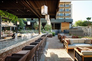 Pool views, open daily - Plaza San Antonio Hotel & Spa, Autograph Collection (San Antonio)
