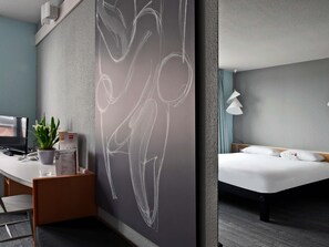 Standard Double Room, 1 Double Bed | Desk, soundproofing, iron/ironing board, free WiFi - ibis Saint Quentin Basilique (Saint-Quentin)
