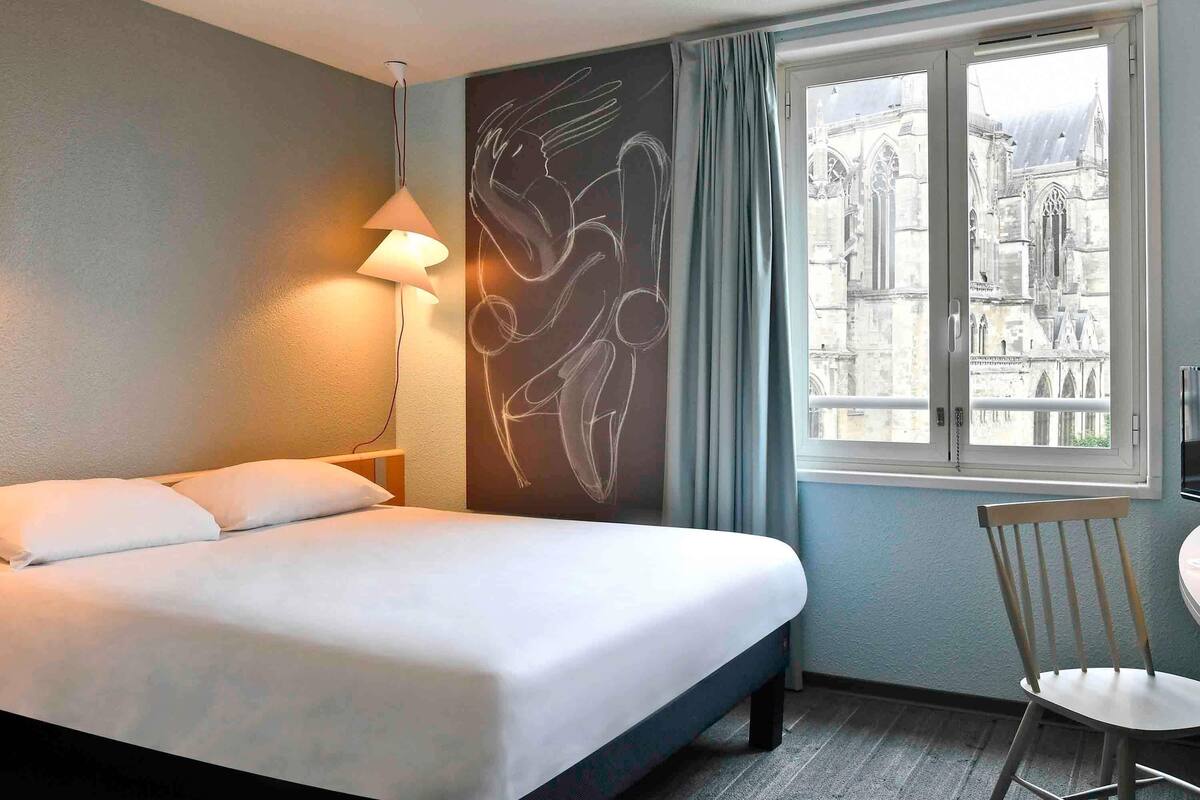 standard double room, 1 double bed | desk, soundproofing, iron/ironing board, free wifi