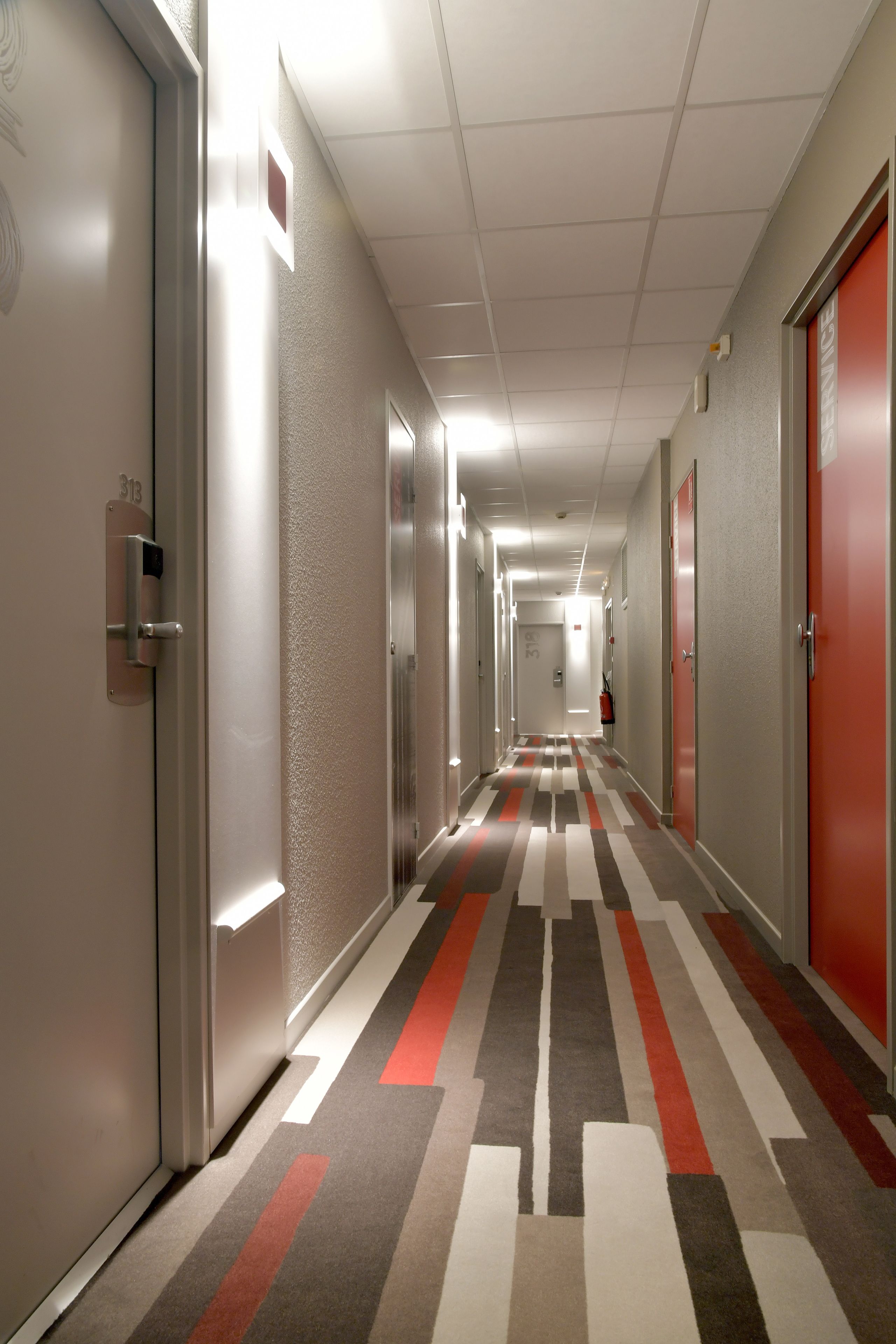standard room, 2 single beds | interior detail